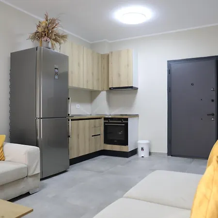 Iii Apartment *