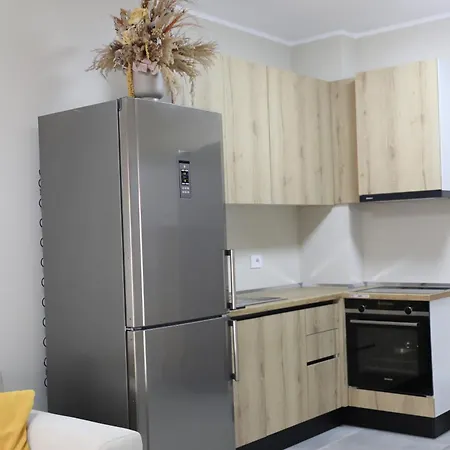 Iii Apartment *